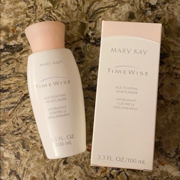 Mary Kay Age Fighting Moisturizer - Picture 1 of 4
